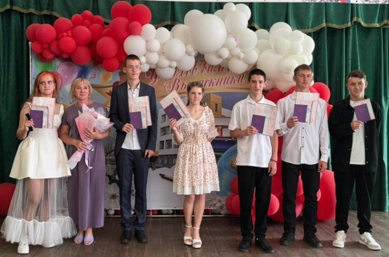 Торжественная церемония вручения аттестатов выпускникам 9 класса об основном общем образовании.